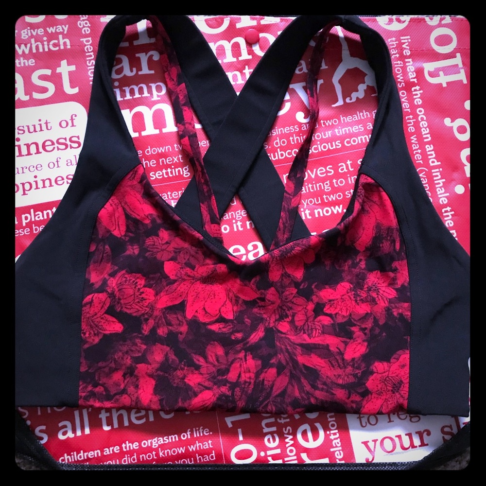 EUC Lululemon Bra S8